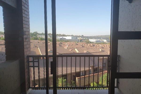 1 bedroom / 1 bathroom / balcony / single carport / Beautiful views

Easy access to ...