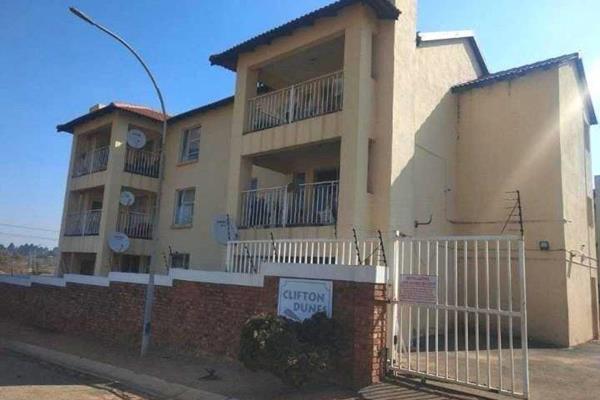 A perfect opportunity for investing, this apartment is located in upper side of Rensburg near schools.
Its boasts with its own balcony ...