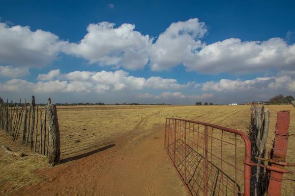 Nestled on a 8-hectare property, this farm is ideal for small-scale farming. Located in the quiet area of Elandsvlei, the farm boasts a ...