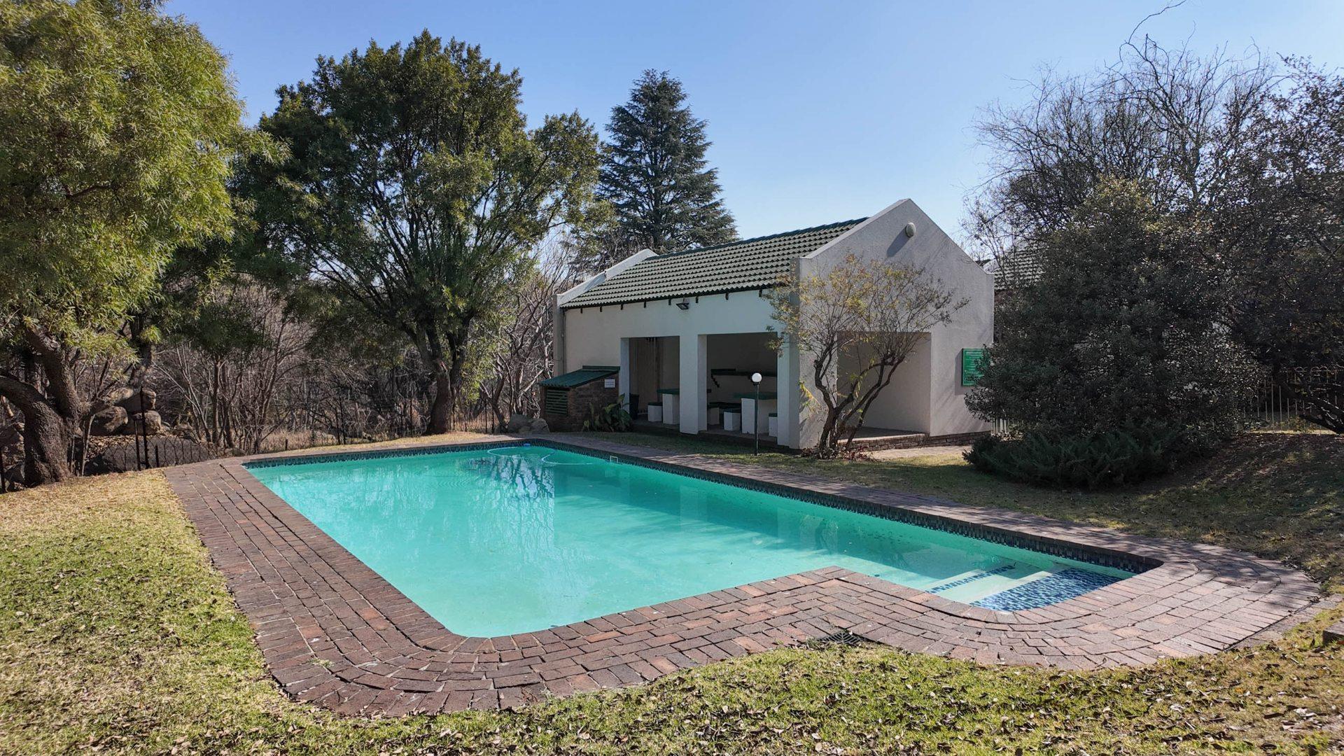 2 Bedroom Townhouse for sale in Paulshof Bryanston Manor, 15