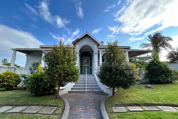 Charming Victorian-style meets contemporary comfort in this delightful 4-bedroom, 2-bathroom home located in Cambridge. 

The ...