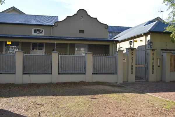 ONE BEDROOM LOFT APARTMENT FOR SALE IN OLYFBOS SECURITY COMPLEX - PAARL NORTH

Bright and Breezy Loft Apartment in Secure Olyfbos ...