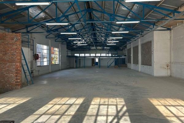 Discover unparalleled functionality and convenience at this 680m2 warehouse in Congella, where efficiency meets security and ...