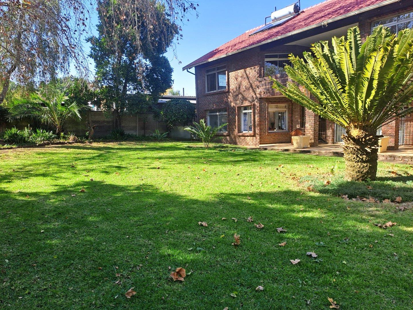 5 Bedroom House for sale in Vryheid - P24-114607041