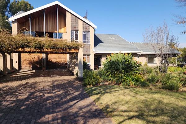 5 spacious bedrooms all fitted with built-in cupboards and carpet flooring.

2 neat bathrooms;
1st bathroom boasts a shower, bath ...