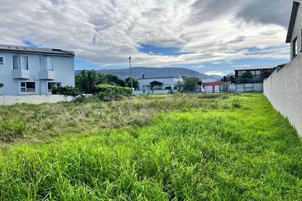 Imagine owning this beautiful piece of land in the seaside town of Sandbaai. This spacious coastal stand walled on three sides, makes ...