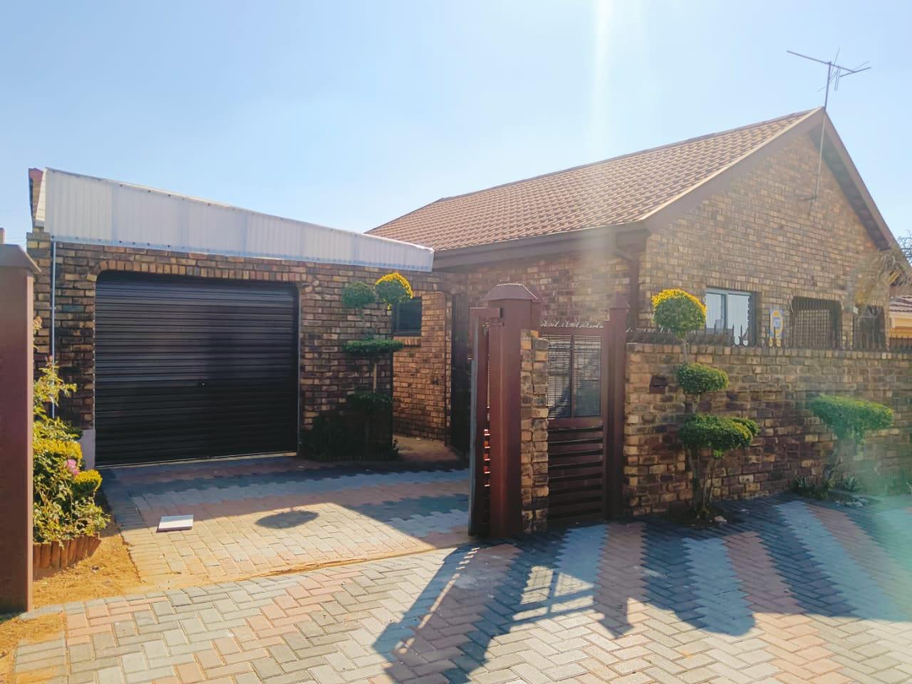 4 Bedroom House for sale in Soshanguve L 87 Block L Soshanguve P24