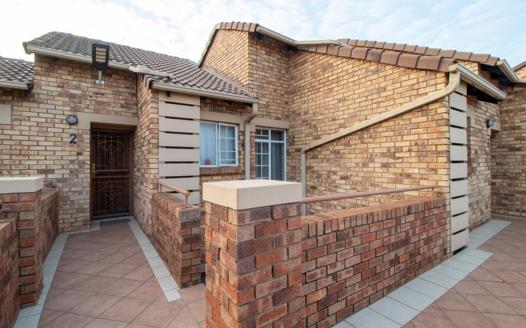 2 Bedroom Townhouse for sale in Mooikloof Ridge