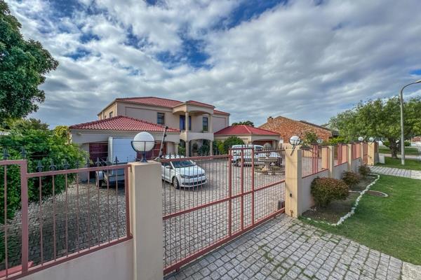 Introducing an exquisite luxury double-storey home in the quiet highly sought-after street of Summerstrand, This 1000sqm stand is ...