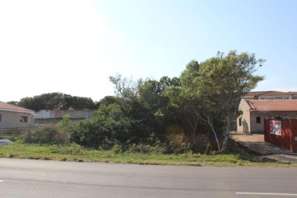 Slightly sloping stand situated in the Tuscan area of St Francis Bay. This 802sqm plot ...