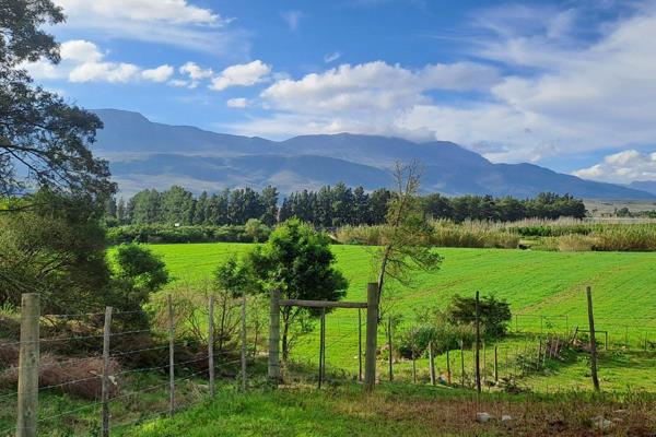 Situated +/- 240 km from Cape Town in the fertile Buffeljagsrivier area.

This 30 HA farm has exceptional views of the Langeberg ...