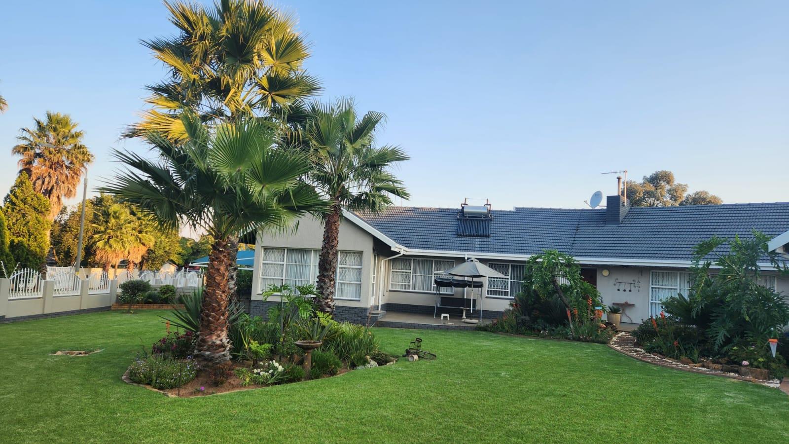 4 Bedroom House for sale in Aston Manor 20 Bryntirrold Way P24