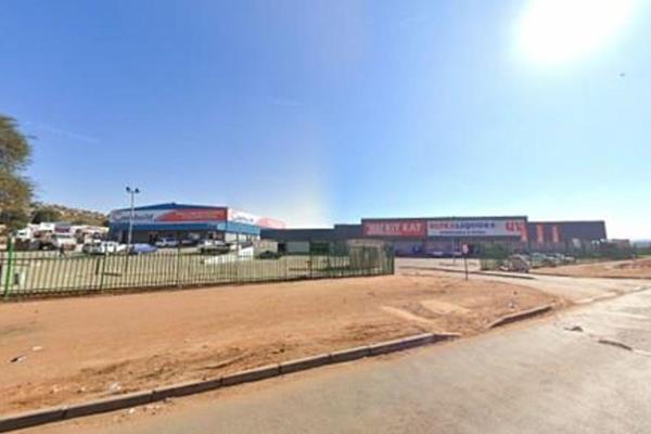 This property is situated on Link road, Orange Farm with ample parking and is adjacent to Eyethu Orange Farm Mall. 

Shop A1 - 529 m2 - ...