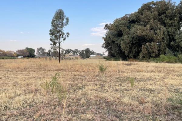 Vacant land available, perfect for a small development on a tarred road in Riversdale, close to four way stop at Donald Road, shops and ...