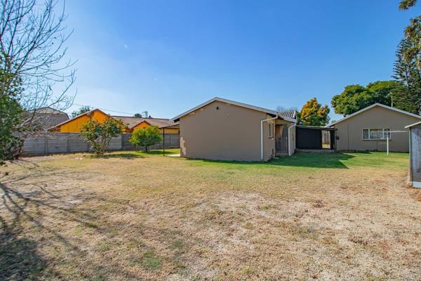 Welcome to this charming 3-bedroom, 2-bathroom home located in a  friendly neighbourhood.

The property features two garages, providing ...