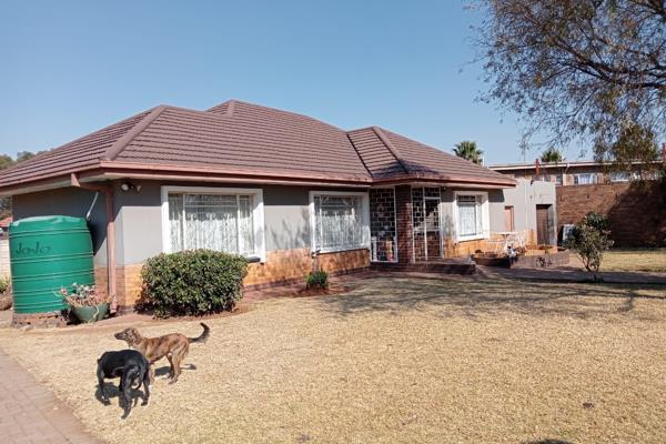 A spacious 3 - bedroom house in witfield

This impressive house has three generously ...