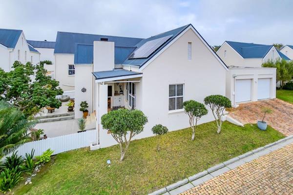 Enjoy the Wellington lifestyle on this working farm and live near vineyards and majestic mountains while enjoying the freedom to ...