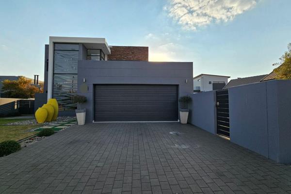 This double storey modern home with a double volume entrance is available for rental from 1 November 2024. Perfectly located in the ...