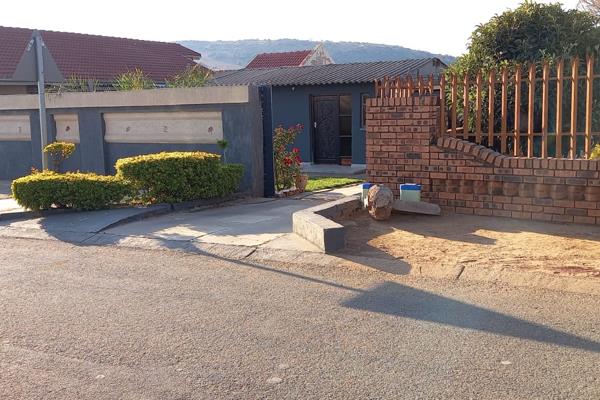 House for Sale in Soweto, Rockville.
* Its a 2 bedroom house with a kitchen and a ...