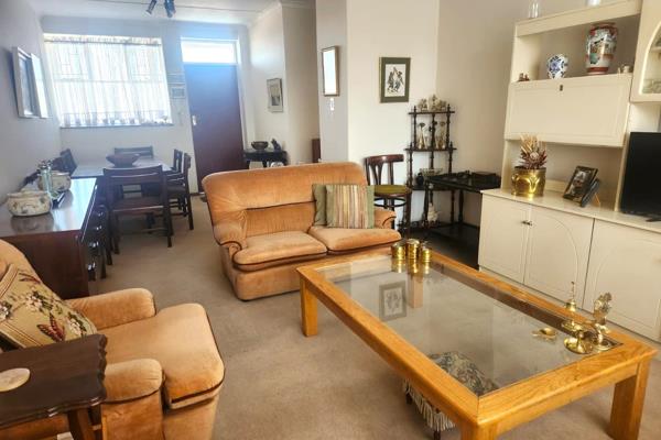 NEAT AND TIDY - GLENHAZEL

Your ideal apartment awaits! 
Sizable lounge and dining room
1 Bedroom with loads of built-in cupboards
1 ...