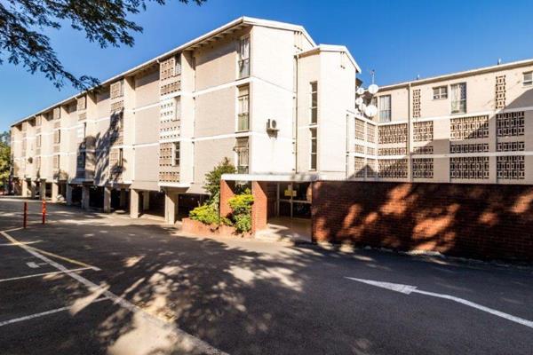 Two bedroom flat in the central Westville. Walking distance to all amenities and Westville Girls High. Two bedrooms upstairs with ...