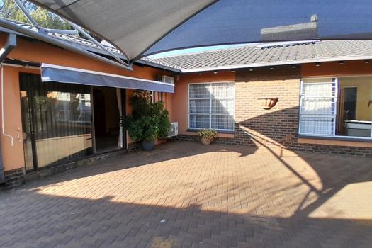 3 Bedroom House for sale in Vaalpark