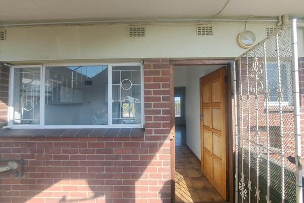 Only r749 000 for a 2 bedroom apartment in the heart of malvern.
A little bit of tlc and you can have your own slice of ...