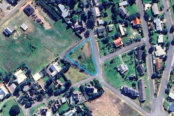 Nestled in the picturesque countryside town of Bredasdorp, this expansive 2260m&#178; ...