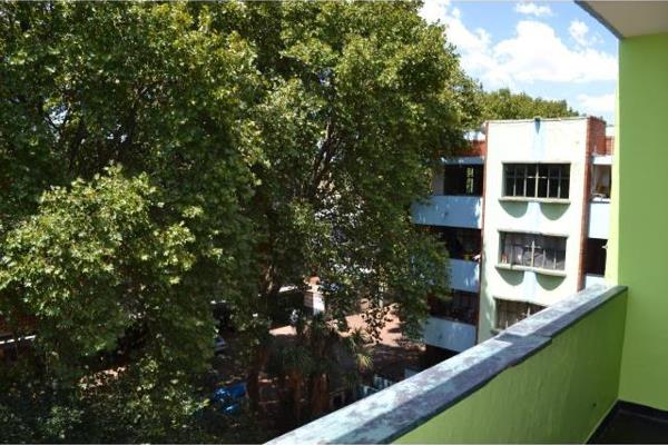 Yeoville 2 Bedroom Flat with separate dining/living area, Kitchen, separate bathroom ...