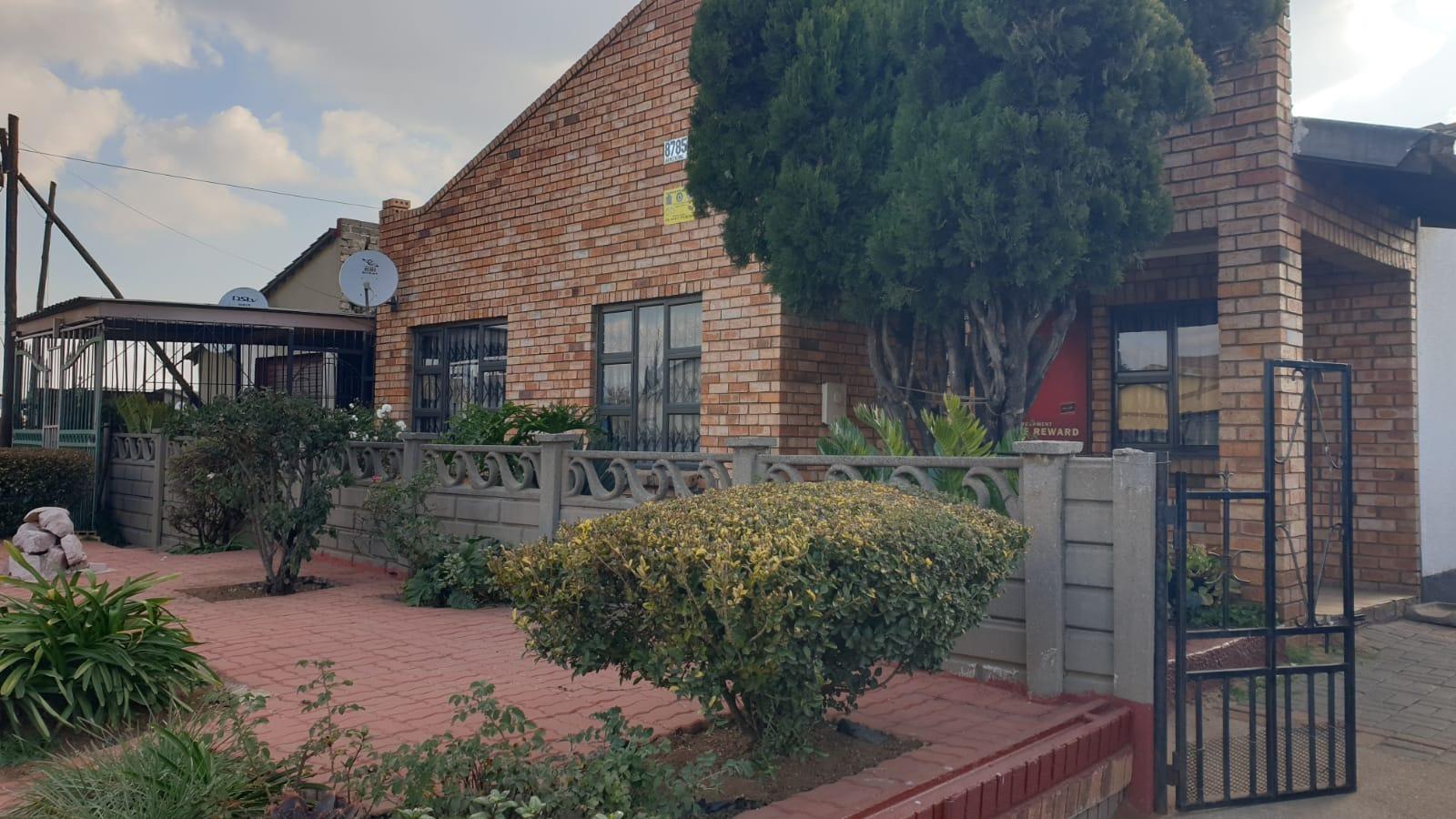 3 Bedroom House for sale in Tokoza Gardens P24114614786