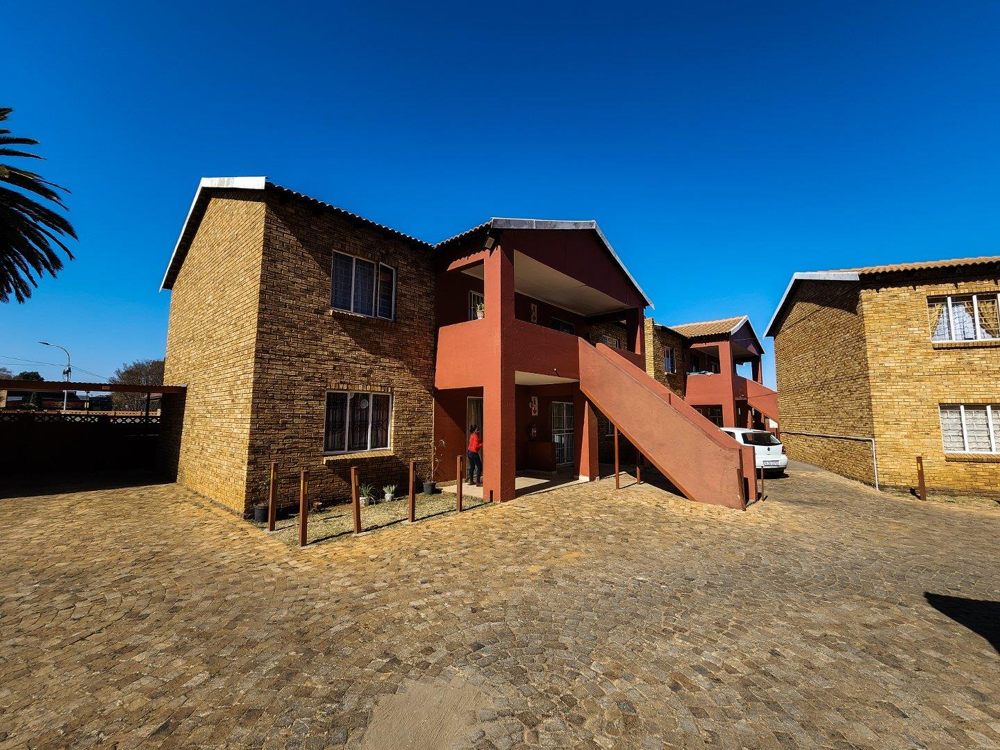 2 Bedroom Apartment / flat for sale in Greenhills 15 Convent Garden / 9 Convent Road P24