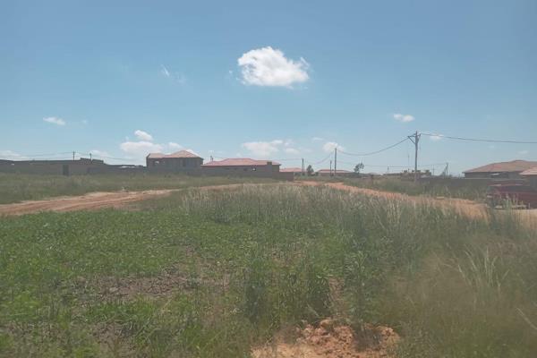 This vacant land offers you 285 square meters, why rent come and build your own dream home,   water and electricity inclusive also ...