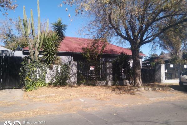 This centrally located property in Boksburg, in proximity to various amenities, presents an excellent investment opportunity. The ...