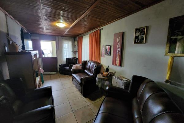 2 BEDROOM FAMILY HOME FOR SALE

This property is located in Ilinge Lethu, Malmesbury and close to schools and public transport.

A ...