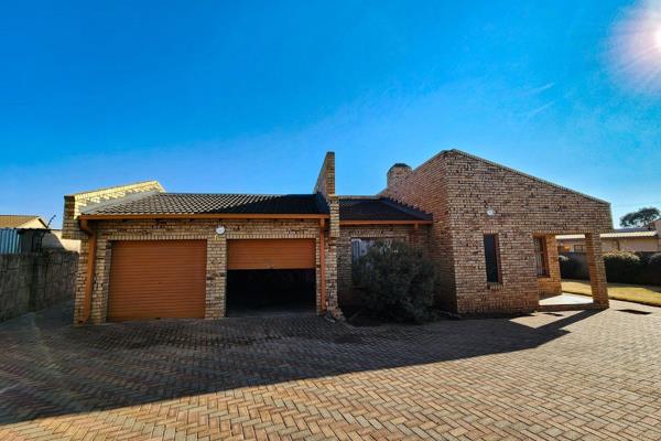 This property offers you:
- Three bedrooms (BIC).
- Two bathrooms (One en suite).
- ...