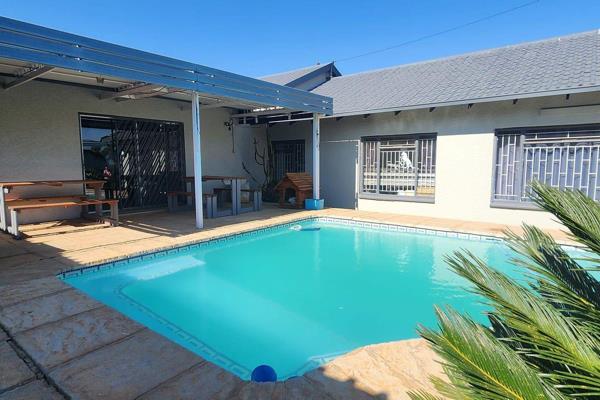 Big, spacious Family home for sale in Fochville.
Selling price: R1 840 000
3x bedrooms (Main bedroom aircon)
2x bathrooms (1x ...