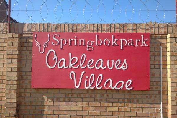 2 bedroom townhouse to rent in Bainsvlei / Langenhovenpark
This property meets you with an open plan kitchen / lounge with built-in ...