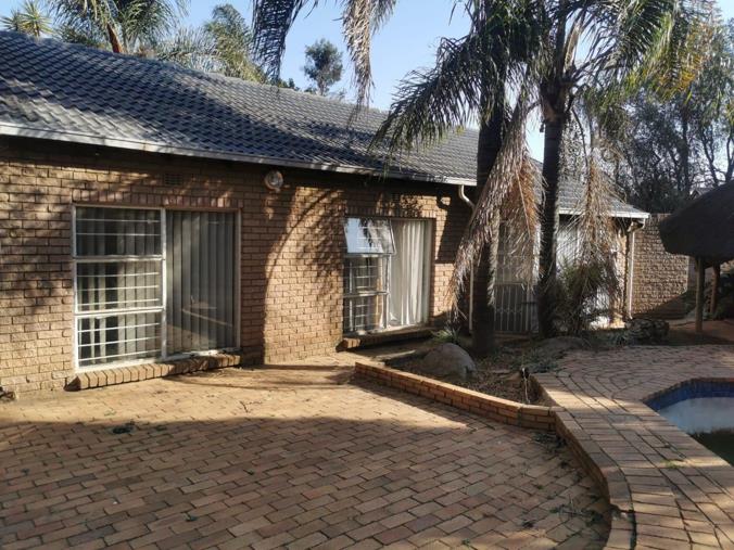 4 Bedroom House for Sale in Sunward Park