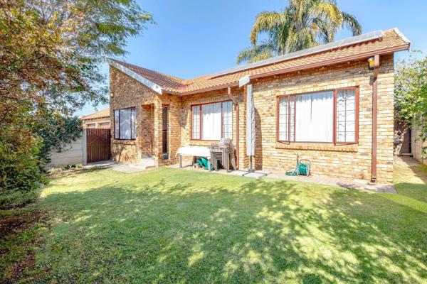 This Immaculate face brick unit is a WINNER

Spacious open plan tiled lounge * Dining ...