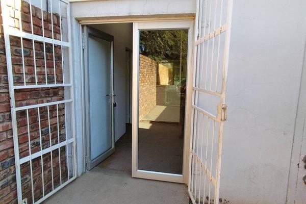 The office space available for rent is located in a popular industrial area in Kuruman. It offers a lockable space with a large open ...