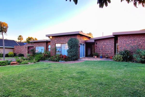 This home is situated in the heart of Sunward Park and offers 1238 square meters yard space, a solar geyser and gas stove making load ...