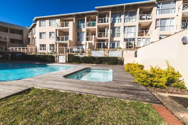 This is the perfect lock-up-and-go for the young professional or investor. Close to the Beacon Bay Life Hospital, this apartment offers ...