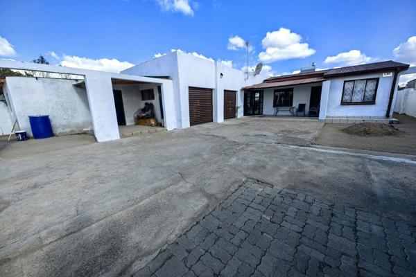 Discover your dream home in the heart of Luthuli Park, conveniently located next to the main road. This three-bedroom house offers the ...