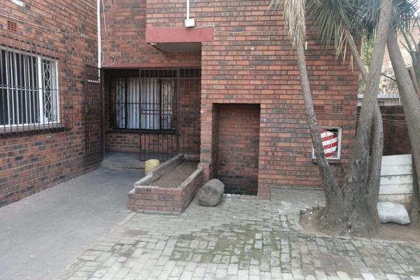 This is a great and enticing one bed room apartment nestled in Paddock Heights, Turfontein. The apartment can be used as a personal ...