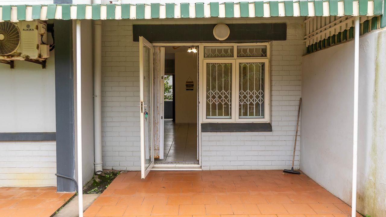 2 Bedroom Apartment / flat for sale in Amanzimtoti 13 Beach Road