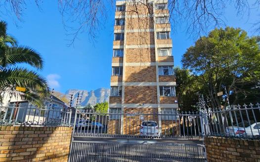 2 Bedroom Apartment / Flat for sale in Rondebosch