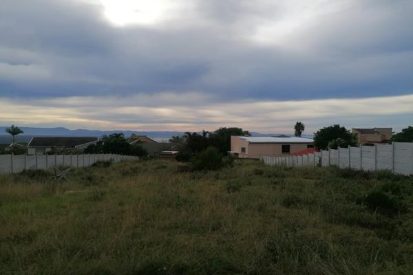 This lovely stand is in a very sort after area in Jeffreys Bay. Property is walled on all 4 sides. Land has a slight slant. Has a sea ...