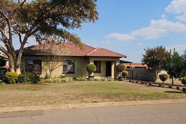 This charming single-storey home in Bushveld Estate, Brits, is available for rent as a ...