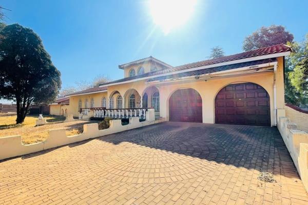 Discover this spacious property located in the Lylivale, Benoni. Nestled on a generous 16678 square meter plot, this commercial ...