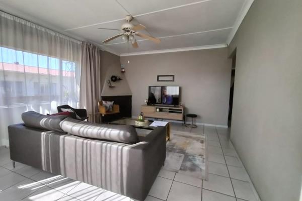 This Ready to move in 3 bedroom house in the quiet established area of Elsburg KAL has a lot to offer. It has been tiled stylishly ...